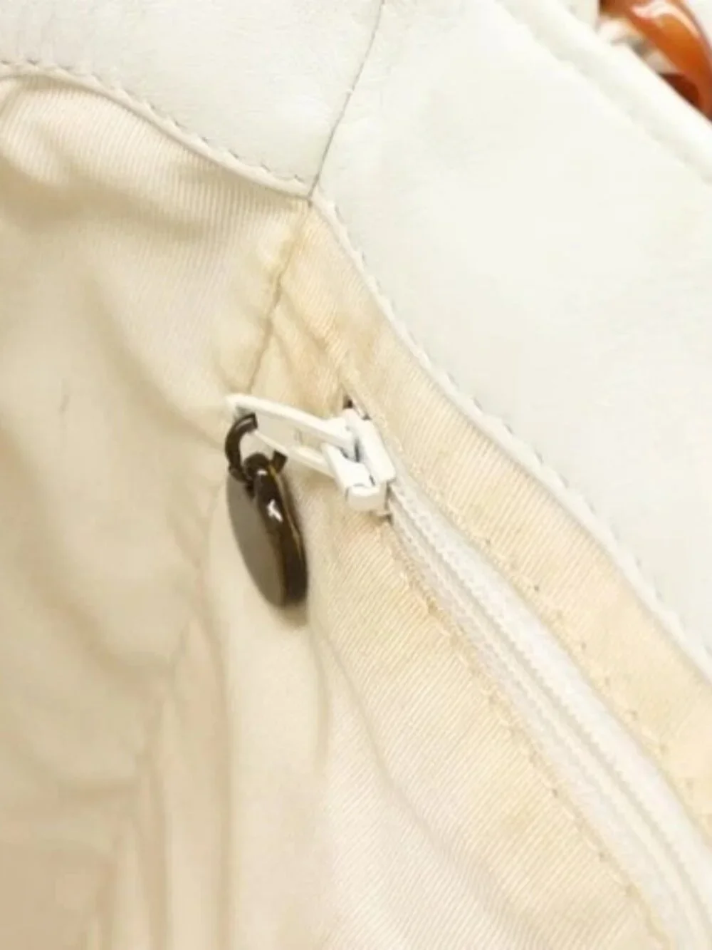 CHANEL Chain Hand Bag Leather White CC Auth 188392A